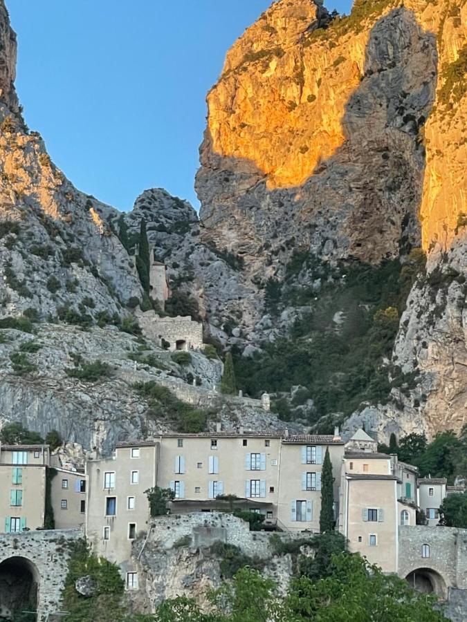 Hotel Particulier Des Lumieres Moustiers-Sainte-Marie Kültér fotó